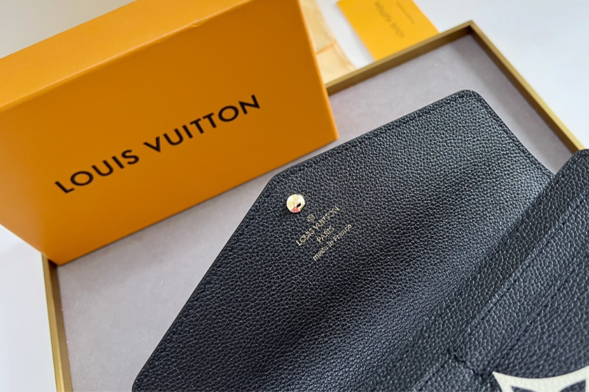 LV WALLET