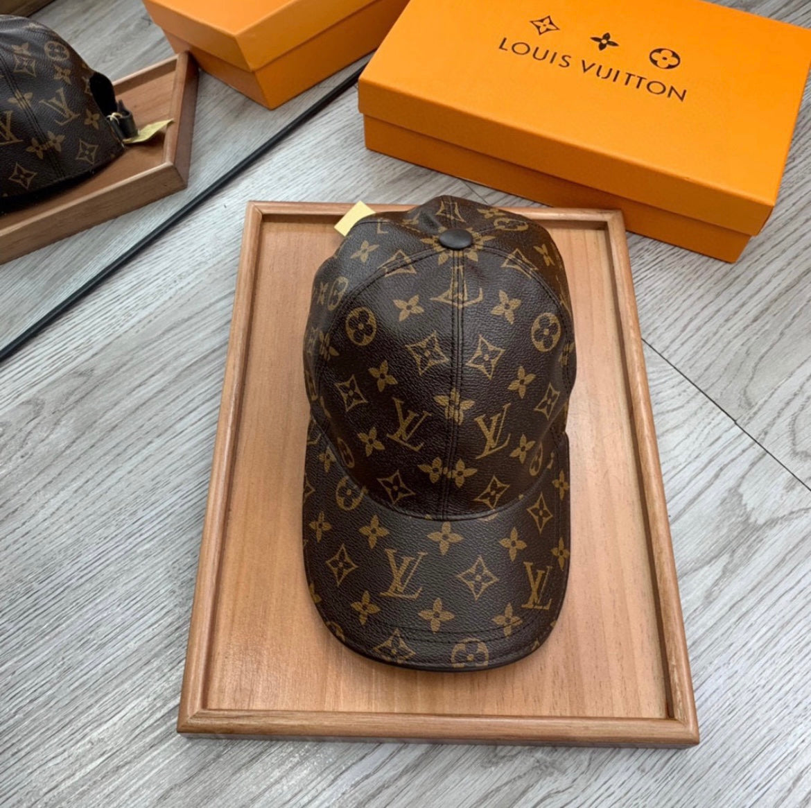 LV CAPS