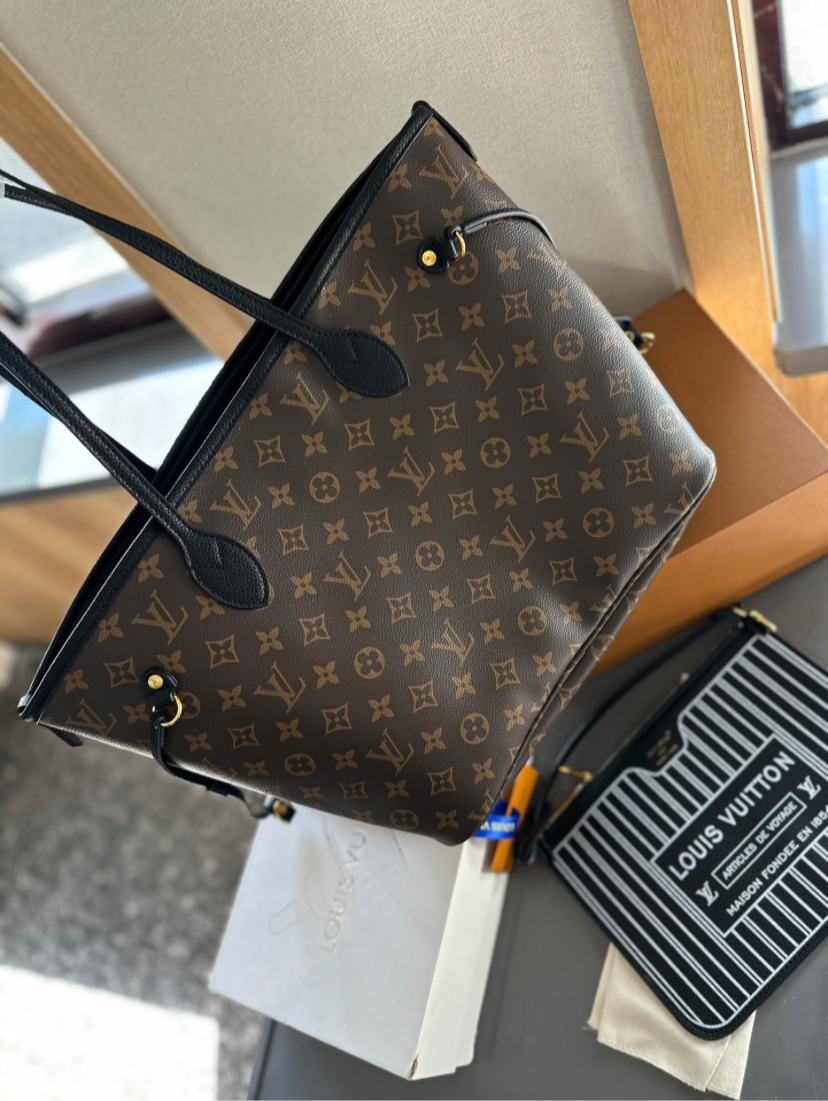 LV PURSE