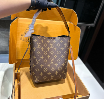 LV PURSE