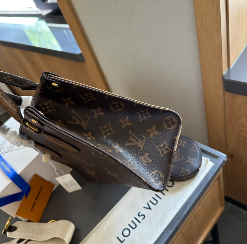 LV PURSE