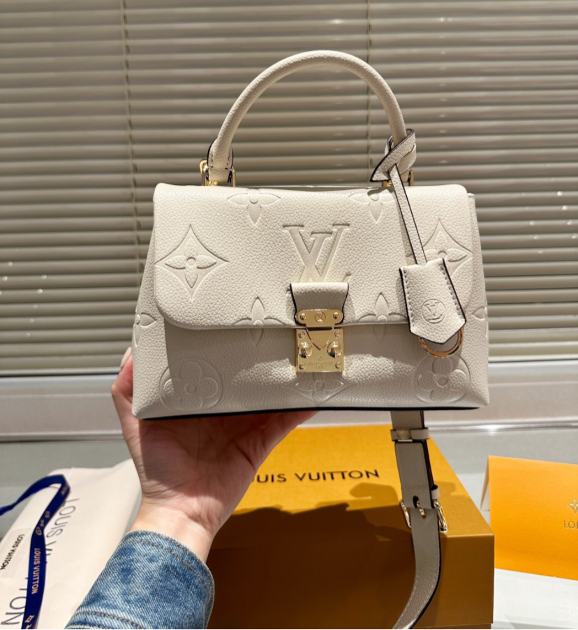 LV PURSE