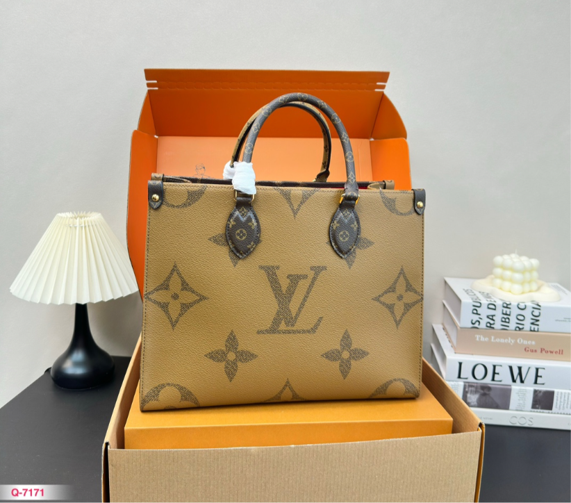 LV PURSE