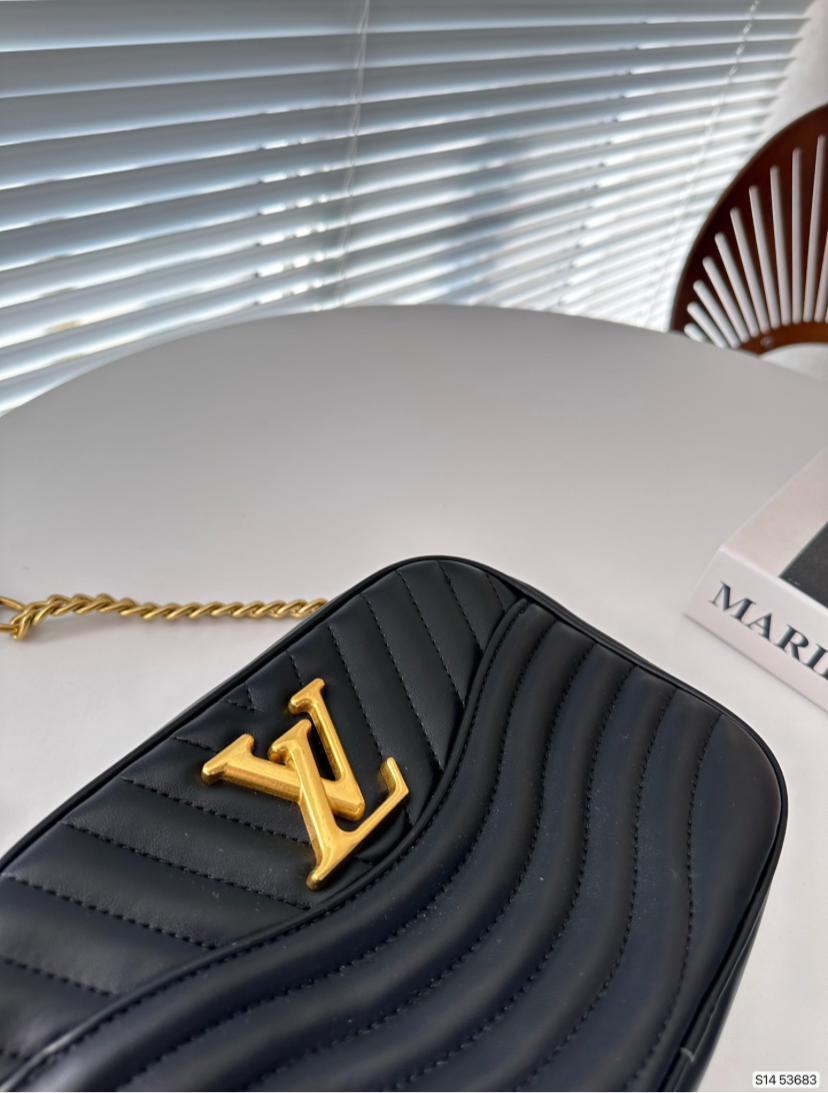 LV PURSE