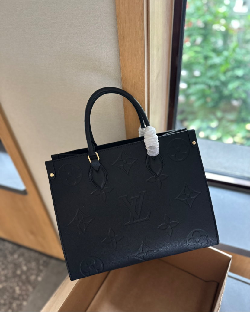 LV PURSE