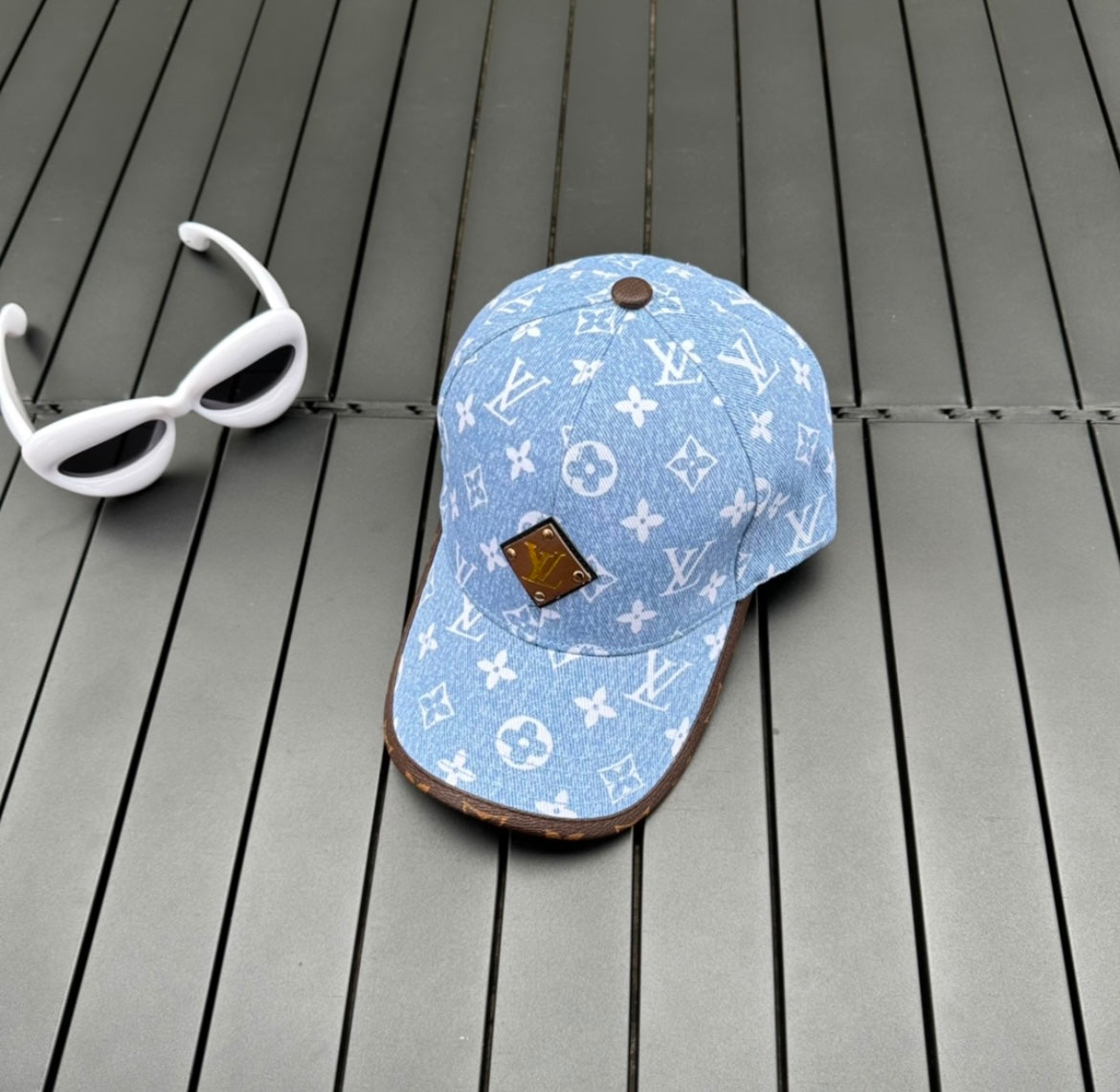 LV CAPS