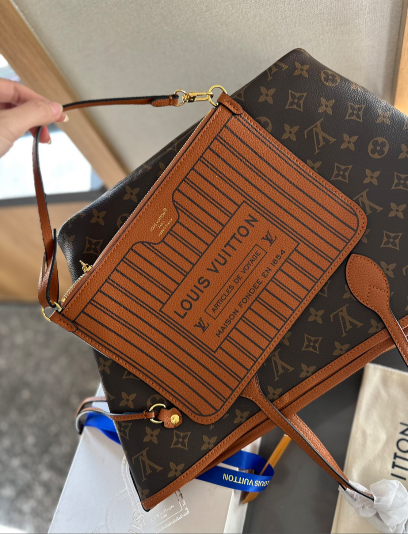 LV PURSE