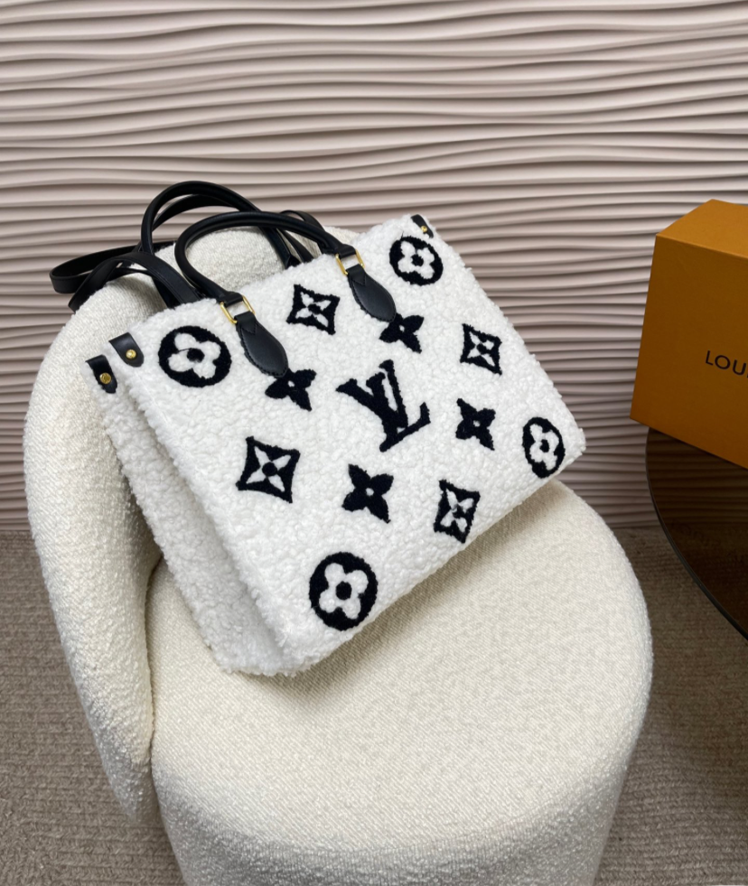 LV PURSE