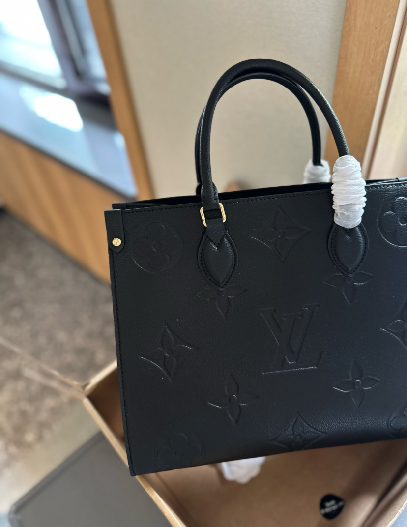 LV PURSE