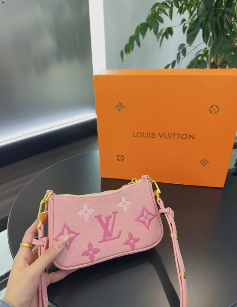 LV PURSE