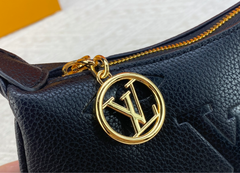 LV PURSE