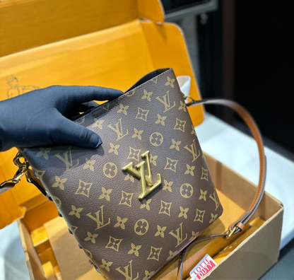 LV PURSE