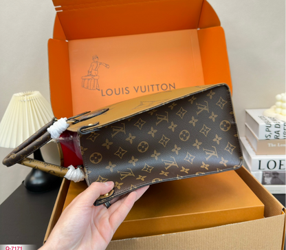 LV PURSE