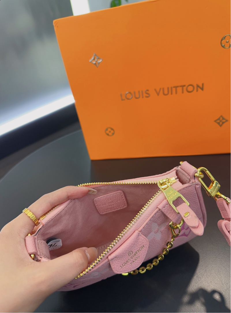 LV PURSE