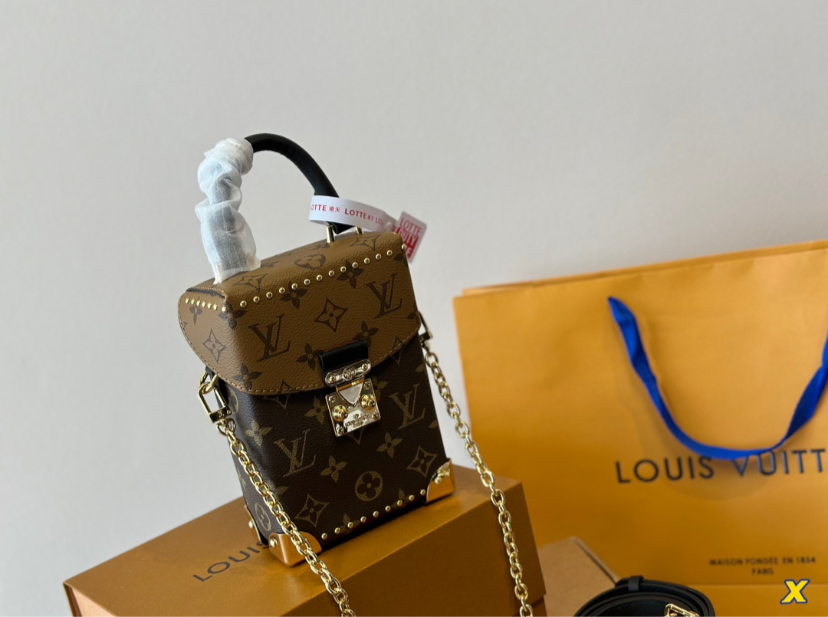 LV PURSE