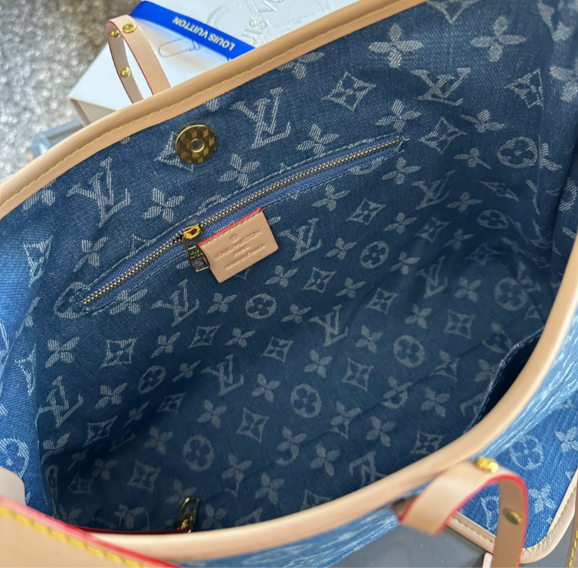 LV PURSE