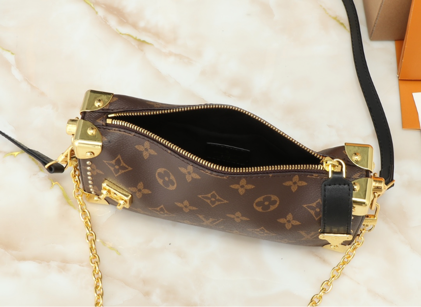 LV PURSE