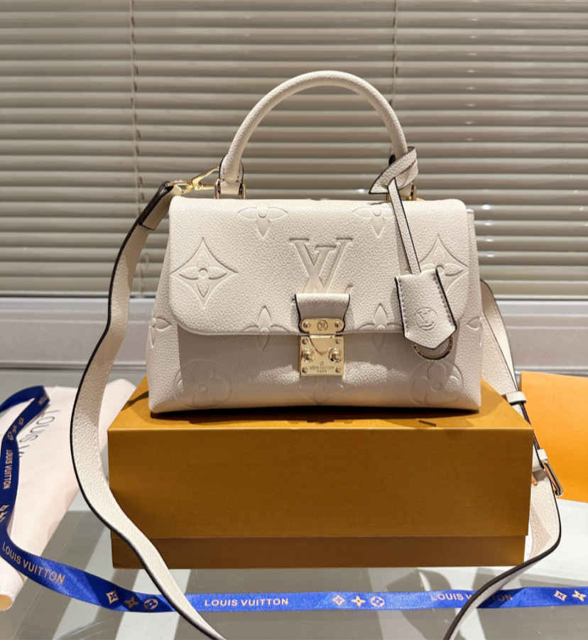 LV PURSE