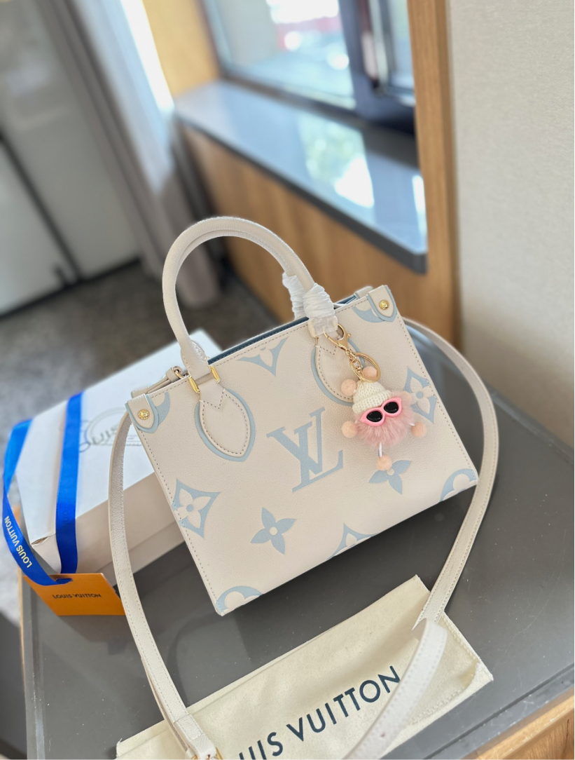 LV PURSE