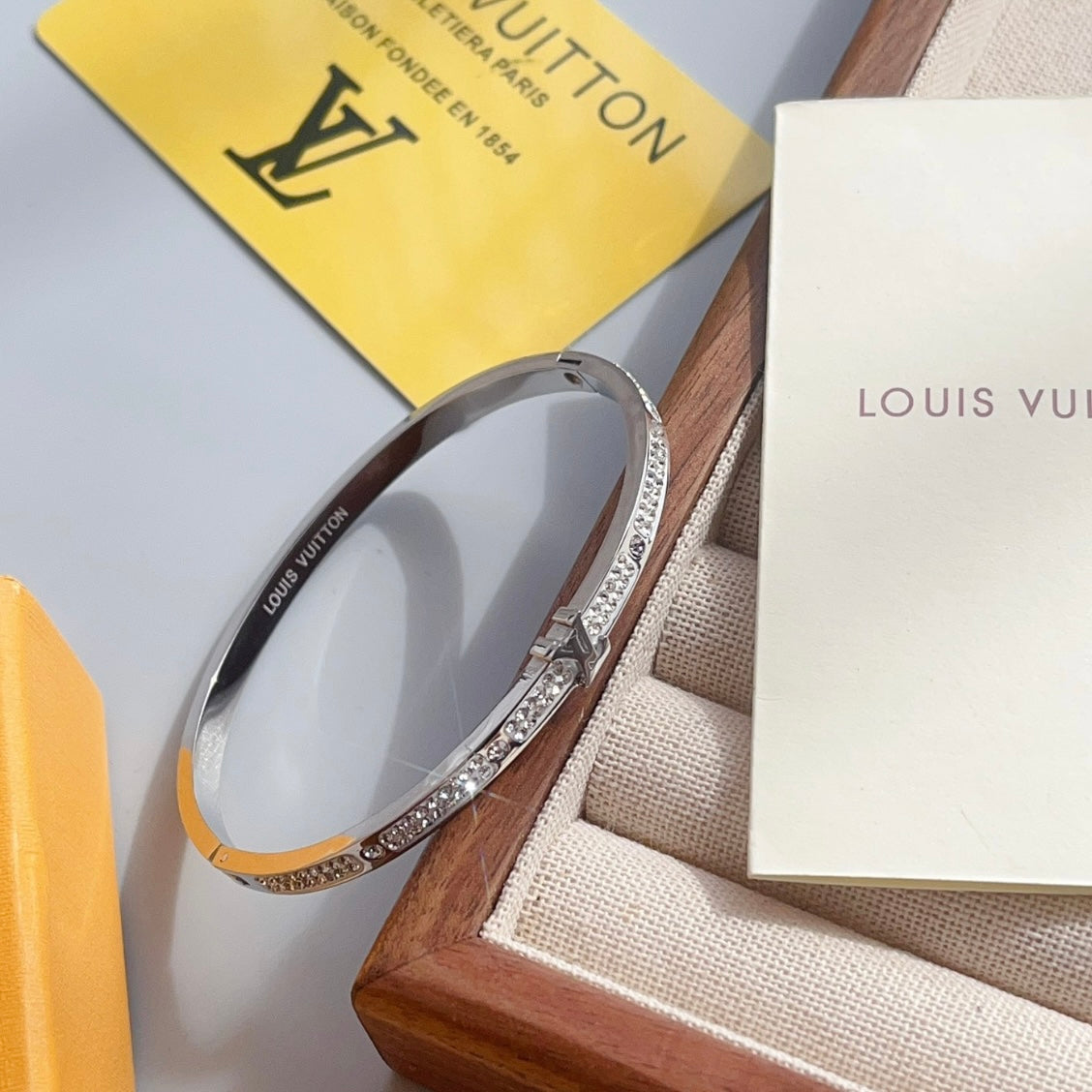 LV BRACELET