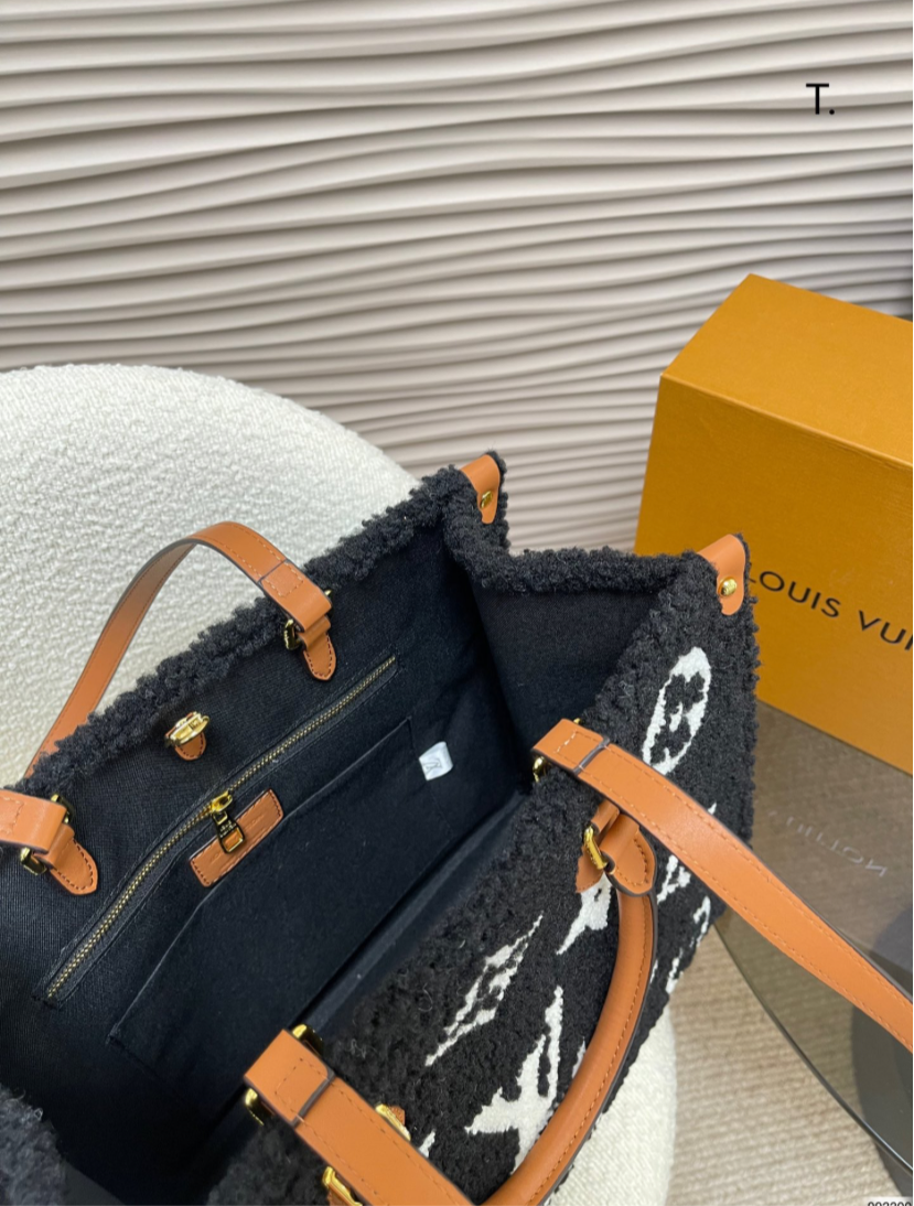 LV PURSE