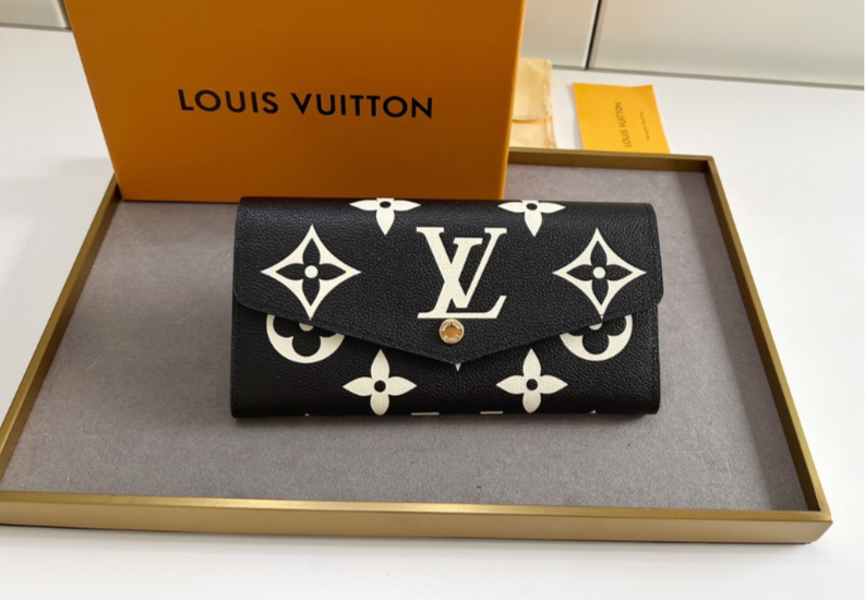 LV WALLET