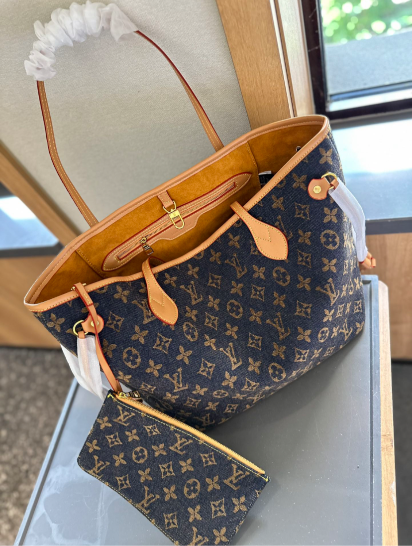 LV PURSE