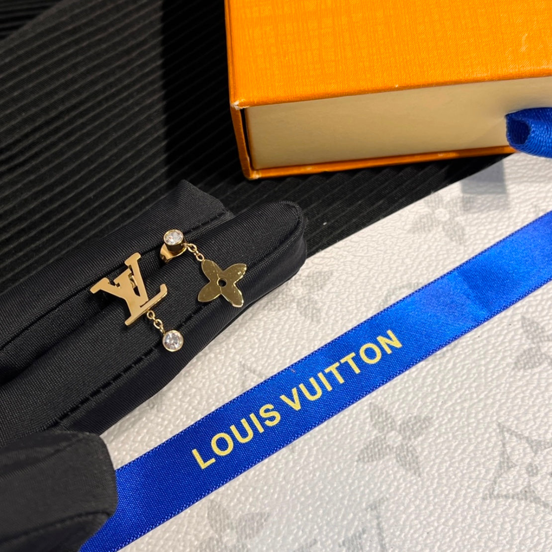 LV EARRINGS