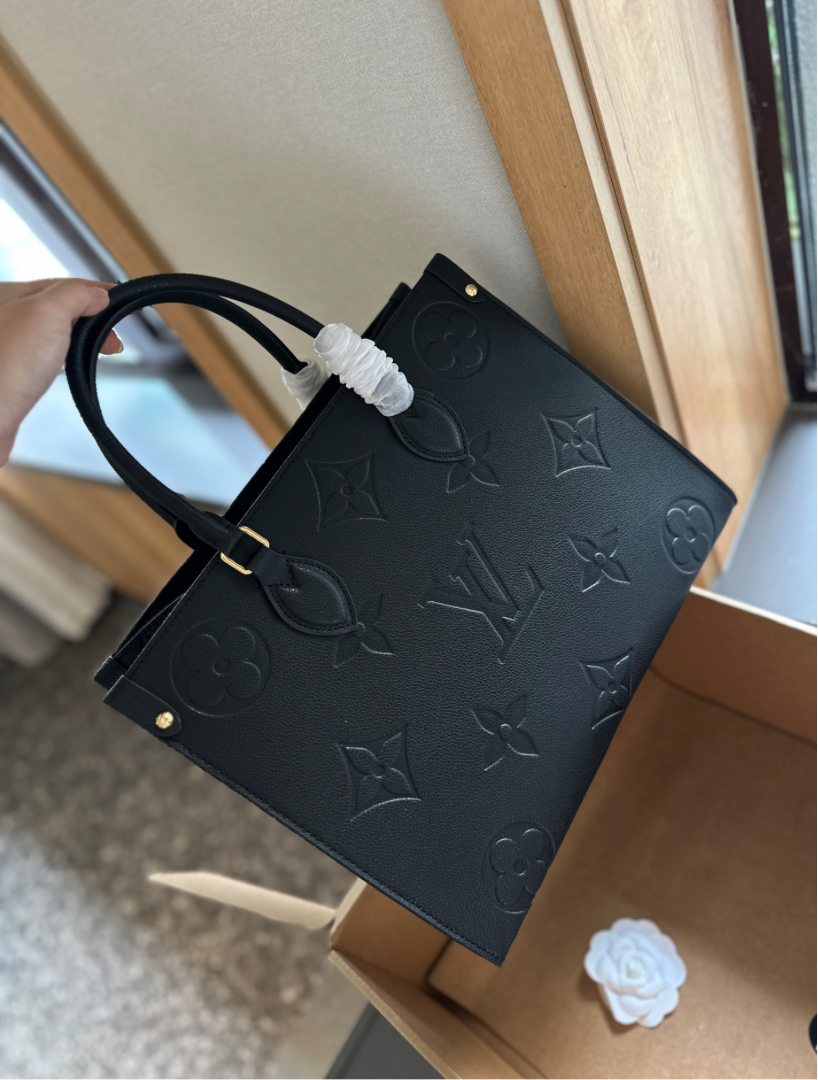 LV PURSE