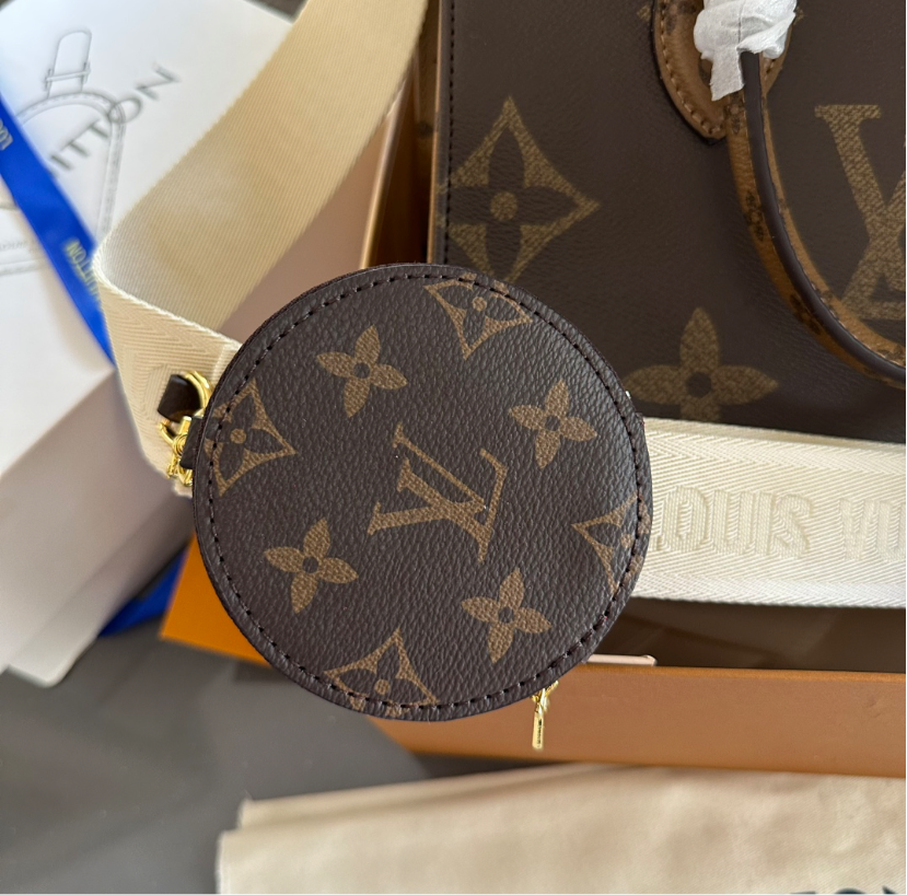 LV PURSE