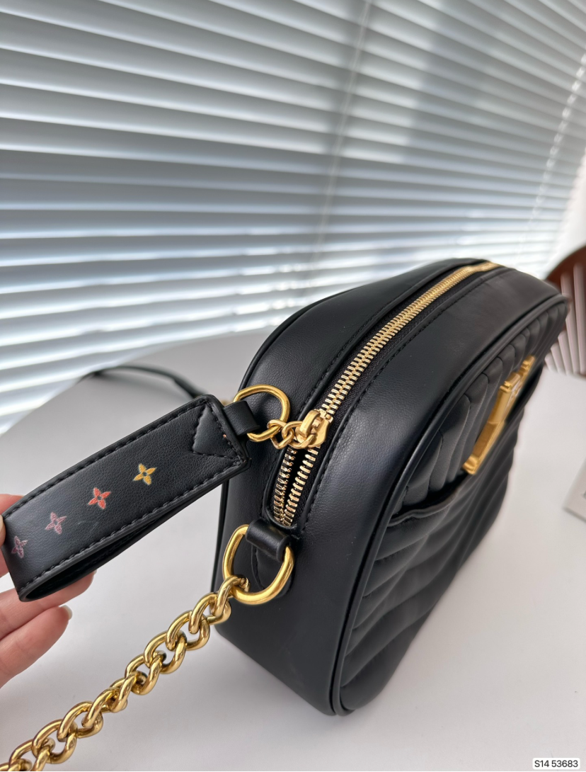 LV PURSE