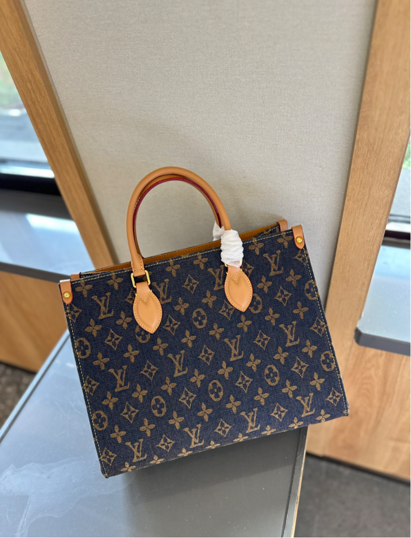 LV PURSE