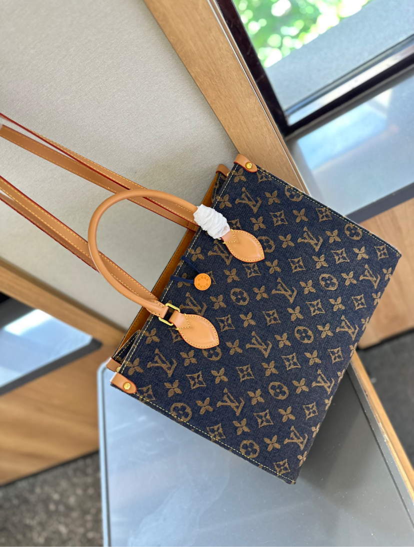 LV PURSE