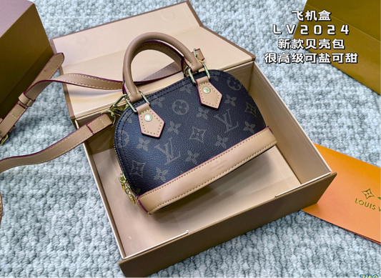 LV PURSE