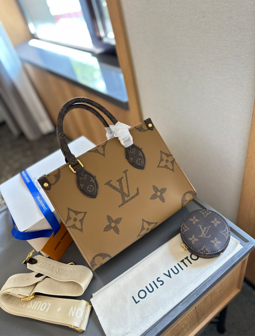 LV PURSE