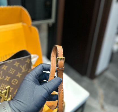 LV PURSE