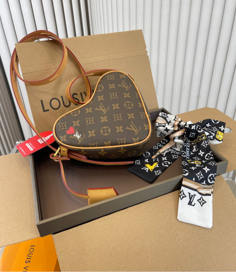 LV PURSE