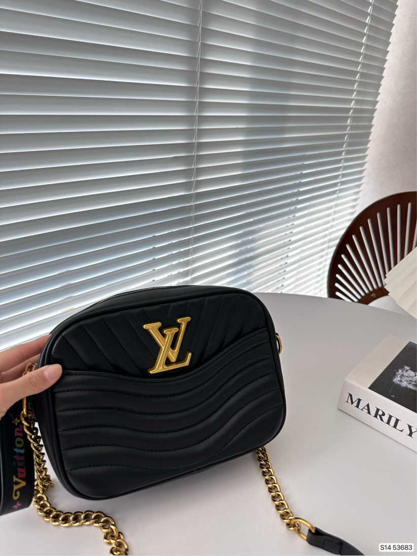 LV PURSE