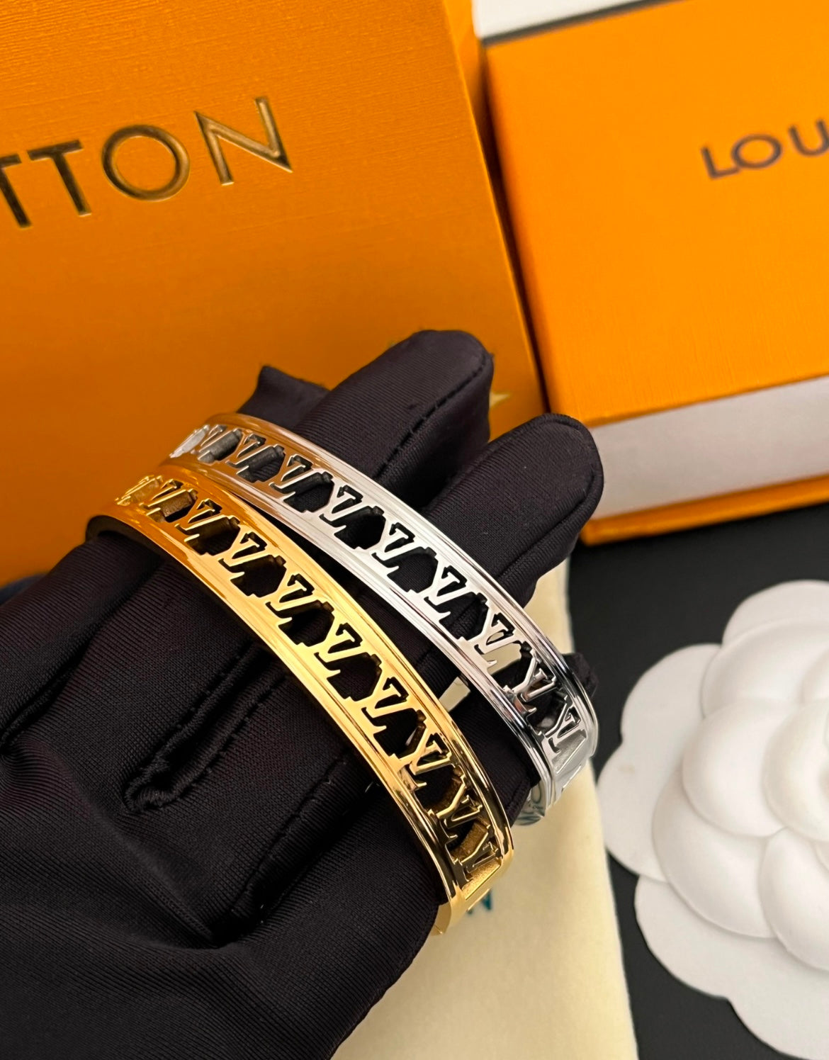 LV BRACELET