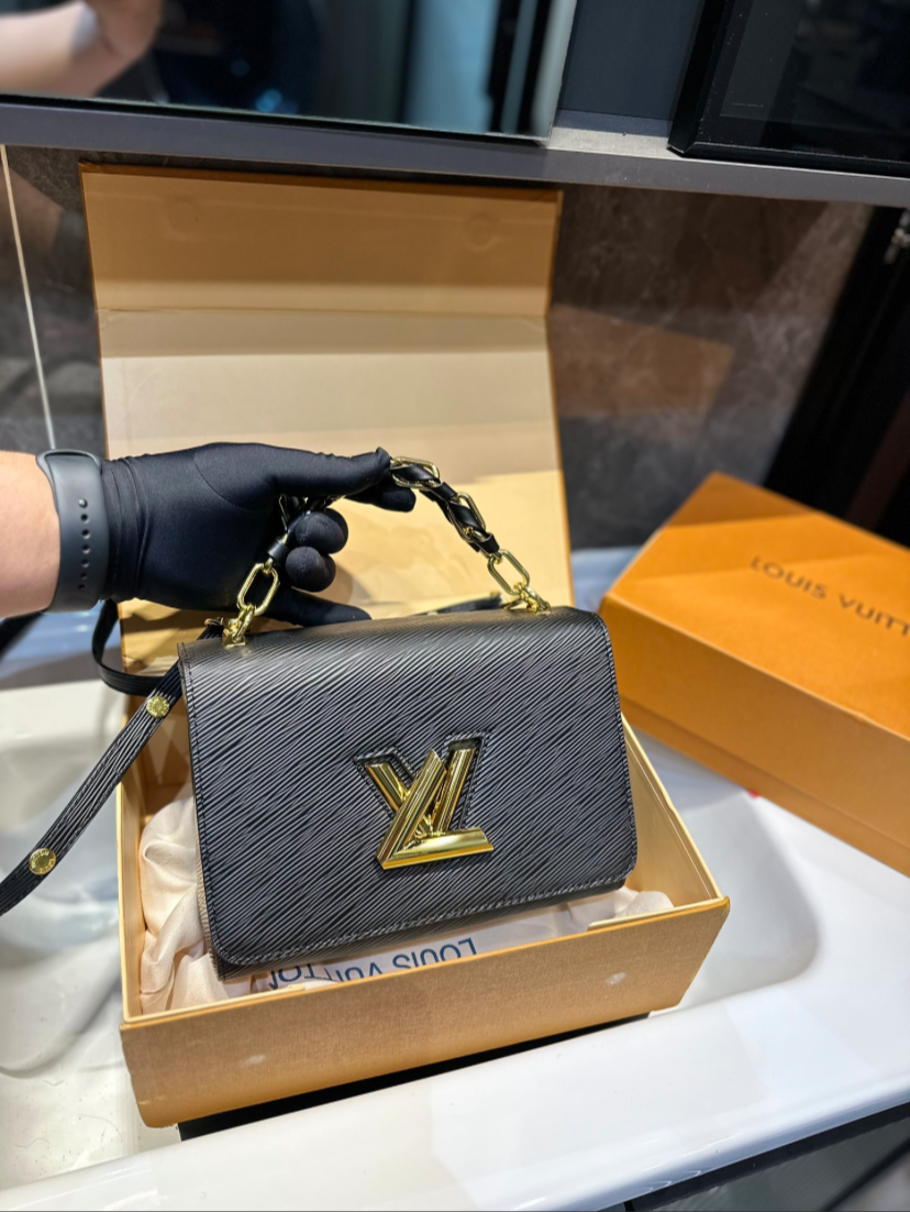 LV PURSE