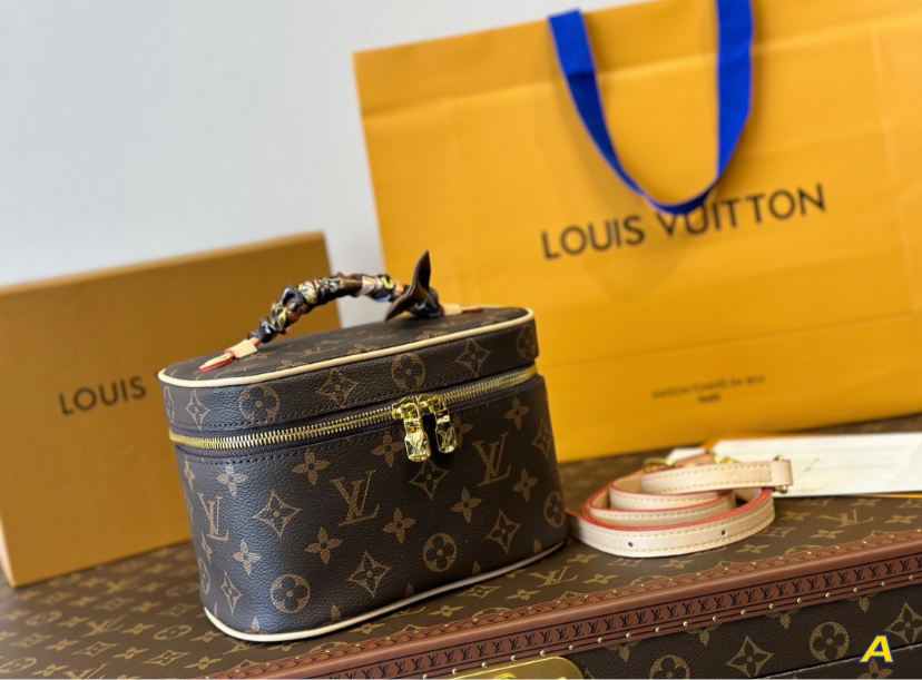 LV PURSE